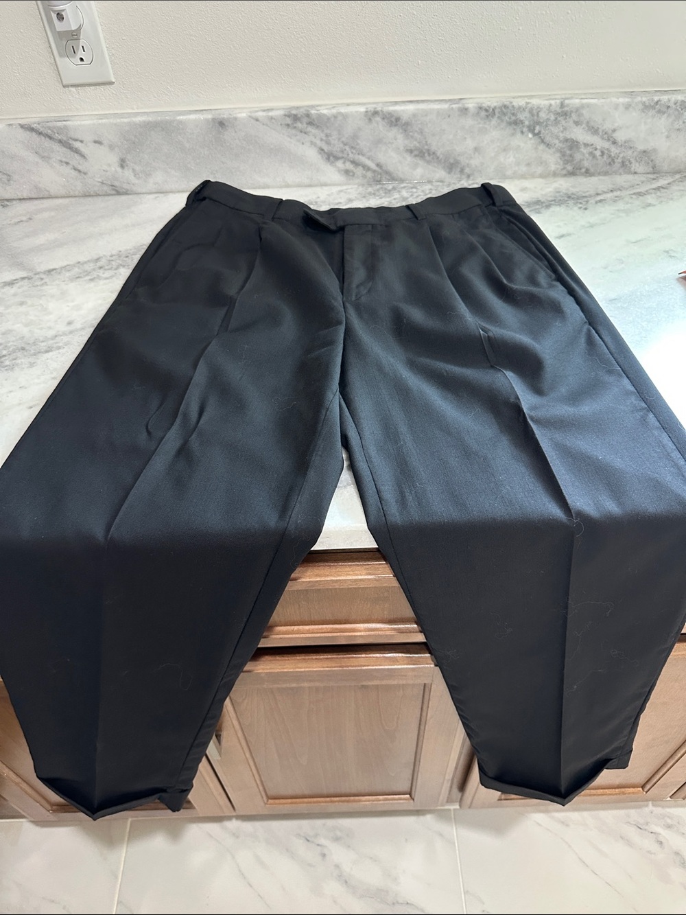 Roundtree & Yorke Black Pleated Dress Pants